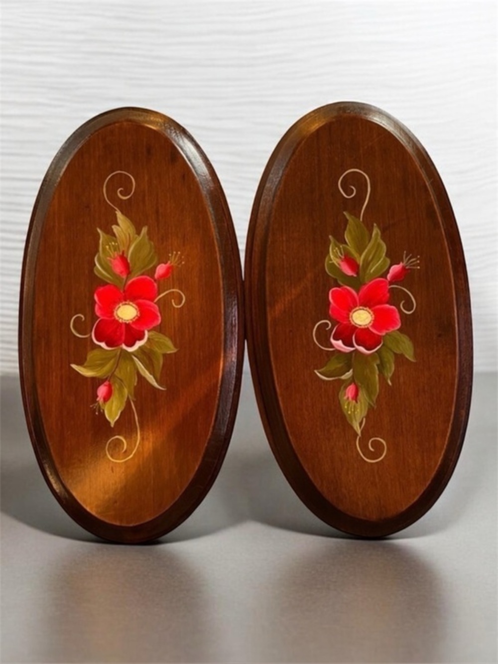 Hand painted wooden panels art oval plagues